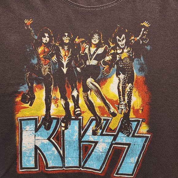 🖤 Vintage-Inspired KISS Long Sleeve Cropped Tee 🖤 - Picture 2 of 7